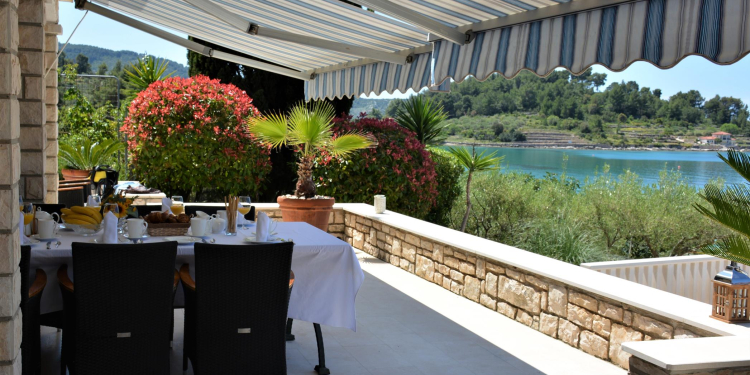 Beachfront Villa Gradina